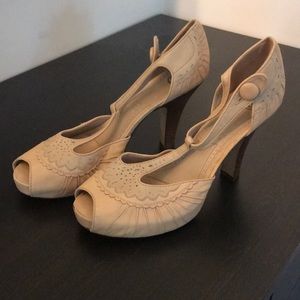 Anthropologie ASH nude size 40 platform heels shoe